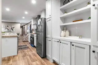 Colossal kitchen home features