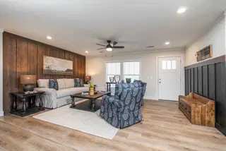 Lean on me interior home features