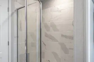 Stella bathroom home features