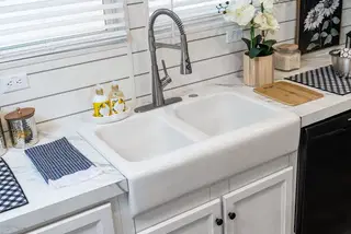 Savannah breeze kitchen home features