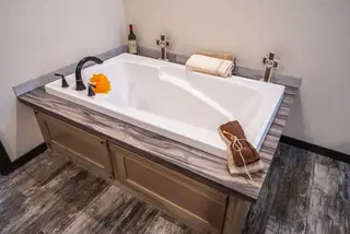 Boujee 2 bathroom home features