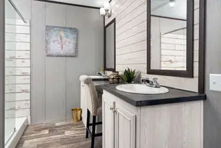 The seaside 1290 bathroom home features