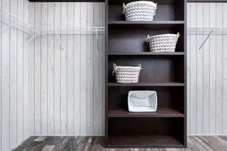 The shoreline interior home features