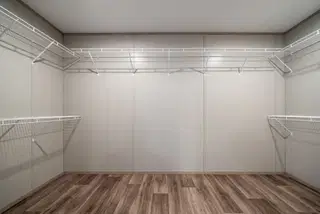 Crockett interior home features