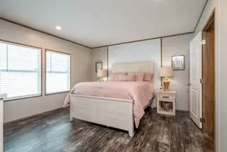 Bella vista bedroom home features