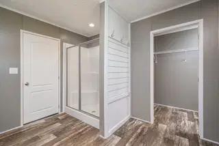 Locklear bathroom home features