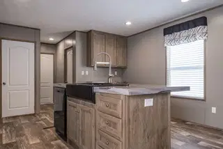 Peyton kitchen home features