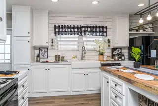 Savannah breeze kitchen home features