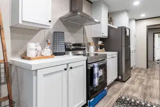 Colossal kitchen home features