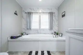 Stella bathroom home features