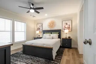 Lean on me bedroom home features
