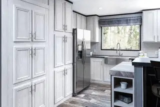 The shoreline kitchen home features