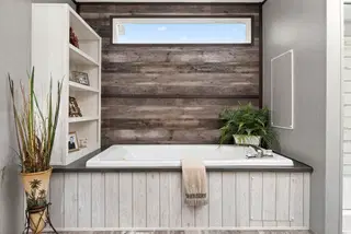 The seaside 1290 bathroom home features
