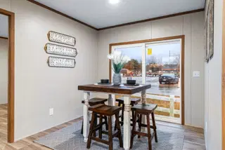 Grand interior home features