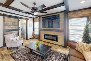 Boujee xl 2 interior home features