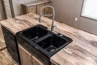 Peyton kitchen home features