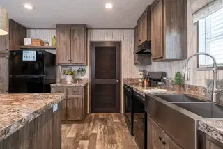 Hardin kitchen home features