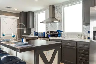 Major kitchen home features
