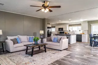 Locklear interior home features