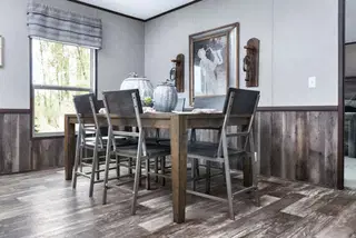 The shoreline interior home features