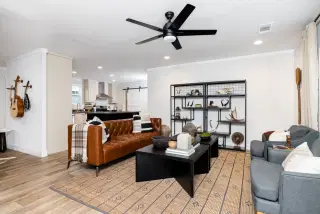 Shout interior home features
