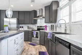 Stella kitchen home features