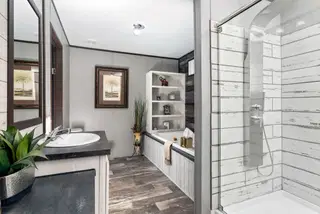 The seaside 1290 bathroom home features
