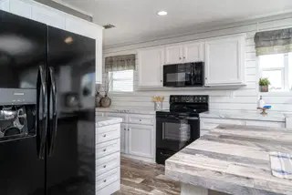 Locklear kitchen home features