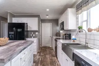 Locklear kitchen home features