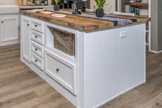 Savannah breeze kitchen home features