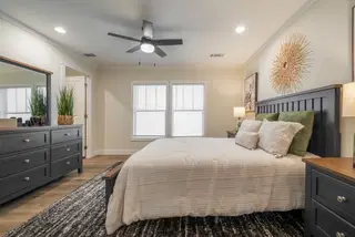 Lean on me bedroom home features
