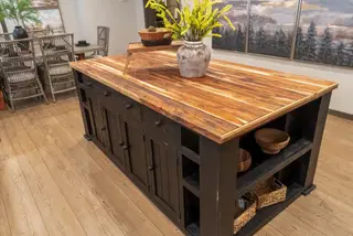 The keep kitchen home features