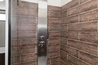 The riverway bathroom home features