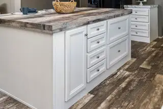 Locklear kitchen home features