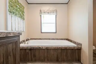 Hardin bathroom home features