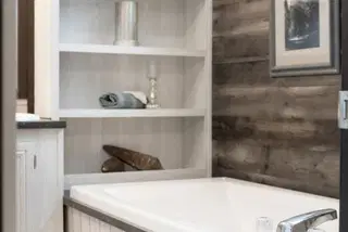 The seaside 1290 bathroom home features