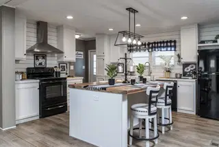 Savannah breeze kitchen home features