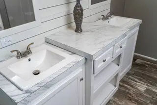 Locklear bathroom home features