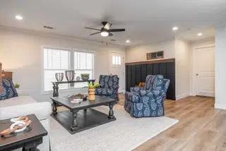 Lean on me interior home features