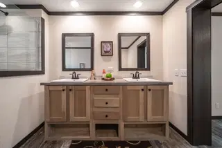 Boujee 2 bathroom home features