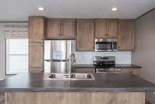 Lakeside cottage kitchen home features