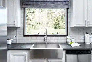 The shoreline kitchen home features