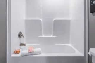Cascade bathroom home features