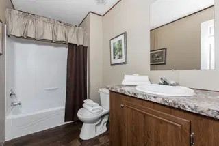 The bayside bathroom home features
