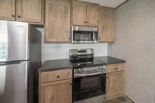 Lakeside cottage kitchen home features