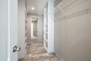 Stella interior home features