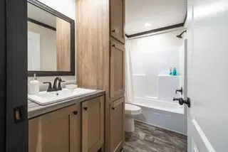 Boujee 2 bathroom home features