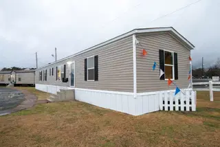 Grand exterior home features