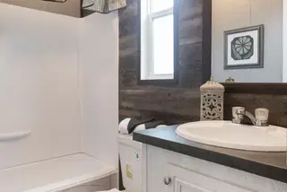 The seaside 1290 bathroom home features