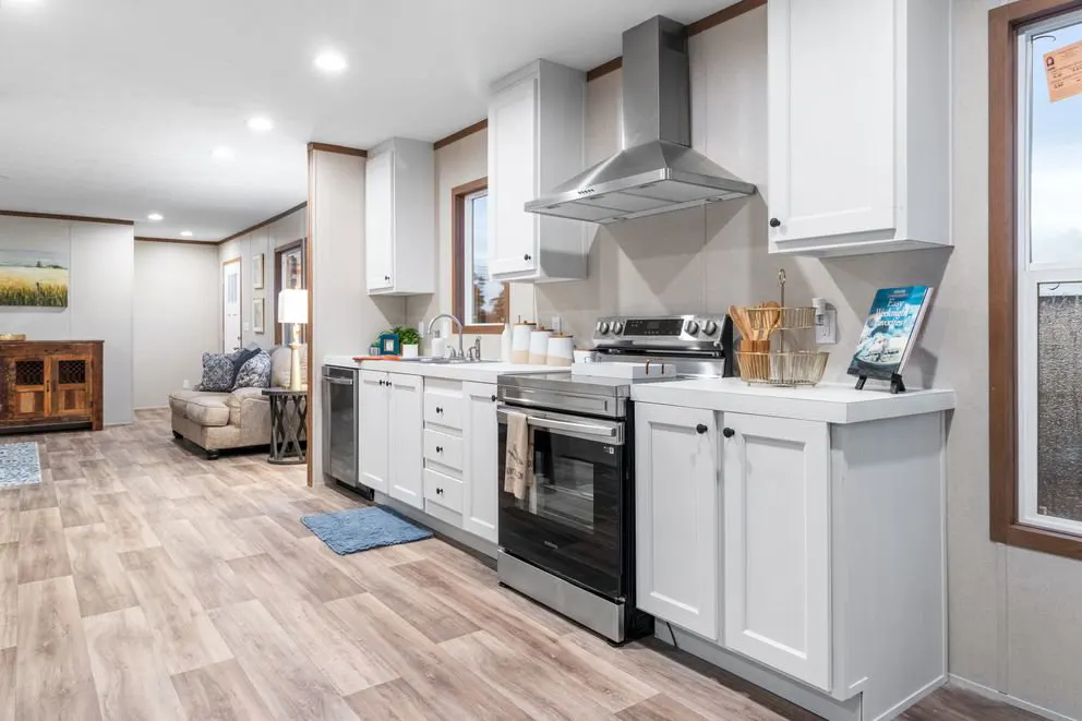 Grand kitchen home features